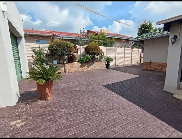 3 BEDROOM HOUSE FOR SALE IN SOUTH CREST
